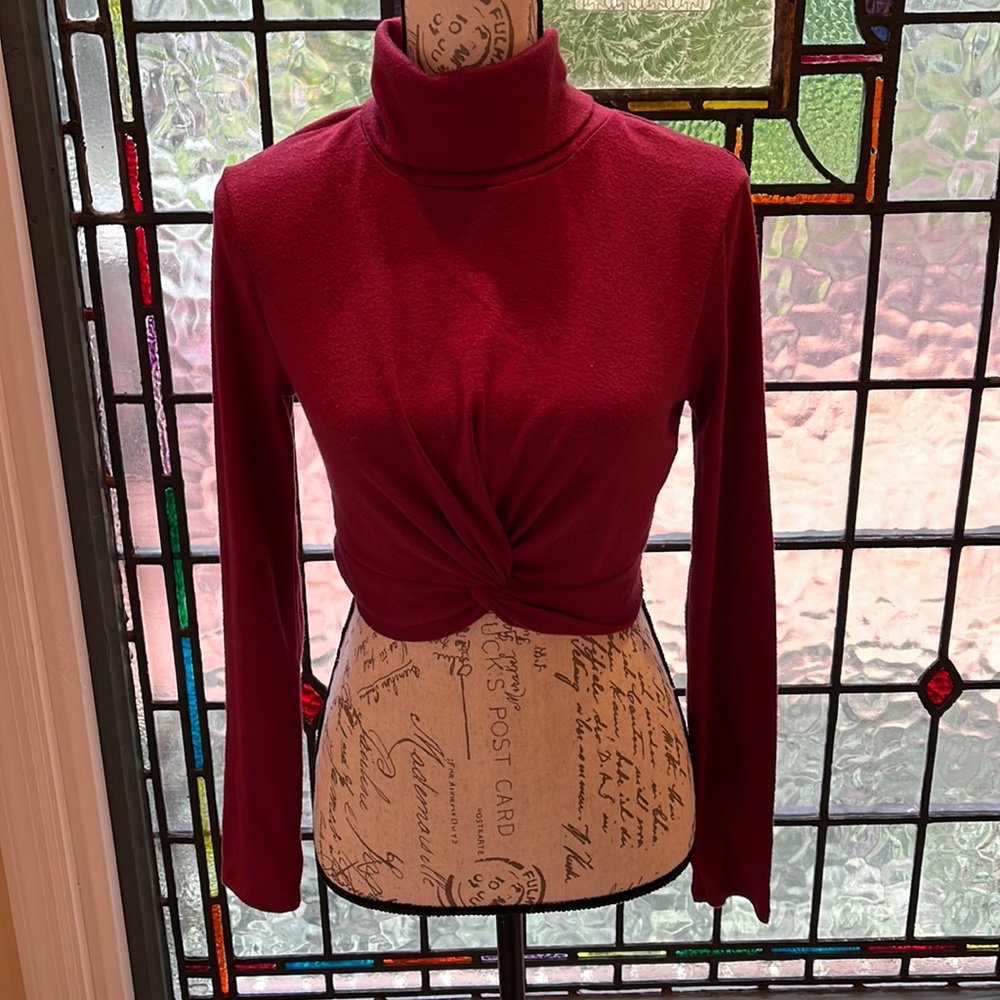 Forever 21 turtleneck sweater long sleeves cropped size small